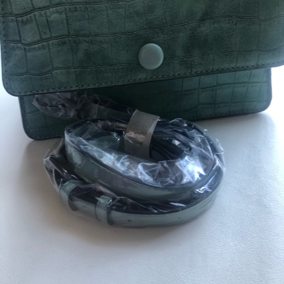 Monochromatic Hand Bag - Picture 4 of 9